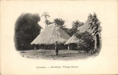 Conakry — Boulbiné. Aldeia Momo.