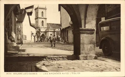 Baume-les-Dames — As arcadas com a igreja — Coleção Le Jura