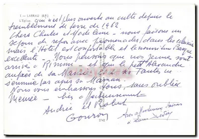 A Igreja de Larrau — B.P. 2742 — Editor: Impressora do Média de Sartrouville — Verso