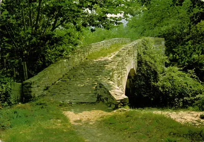 Ponte romano de Ascaïn — Baixas-Pirineus — editor Artéfact