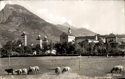 Brigue — vista do vilarejo com igreja e montanhas — Fot. Ed. Sartori, Lausanne, n° 4717