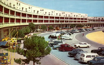 Royan — Le Front de Mer devant le Casino — M. Berjaud, éditeur, n° 4564