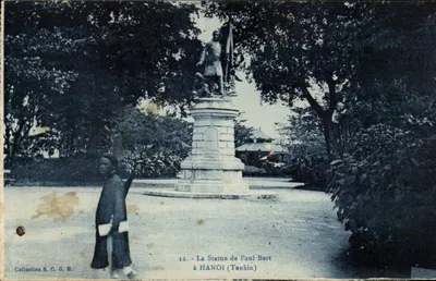 Statue de Paul Bert — monument à HANOI (Tonkin) — éditeur S. C. G. M., n° 12