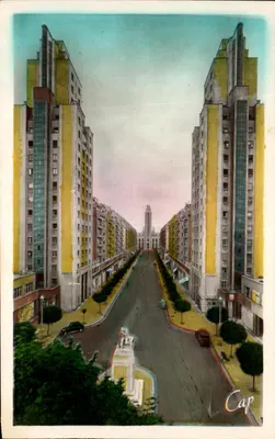 Os Grattes Ciel — Avenida Henri Barbusse e o Hotel de Ville — Lyon-Villeurbanne