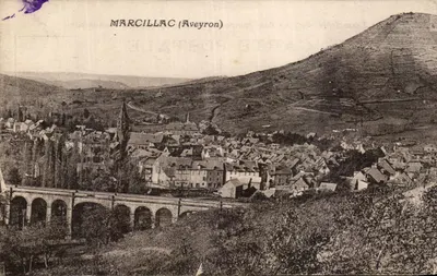 Marcillac (Aveyron) — vista panorâmica do vilarejo e do viaduto — editor desconhecido