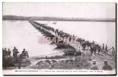 Manœuvres militaires — Défilé des troupes sur le pont construit par le Génie