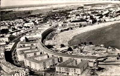 Royan — Vue générale de la Plage devant le Front de Mer — Tito