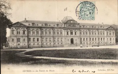 SÈVRES — A Facha do Museu — Coleções ND Phot