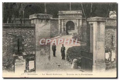 Bilhete postal antigo Suresnes Le Mont Valerien Entrada da Fortaleza Militar