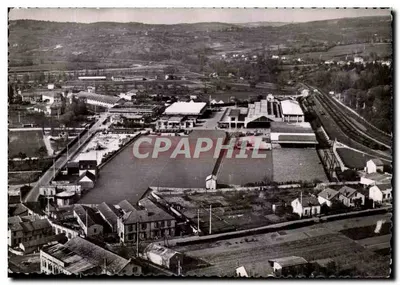 Saint-Yorre (Allier) — Vista aérea da fábrica da Sociedade Comercial das Águas Minerais do Bassin de Vichy — Foto Pierre Domploigne Vichy