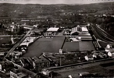 Saint-Yorre (Allier) — Vista aérea da fábrica da Sociedade Comercial das Águas Minerais do Bassin de Vichy — Foto aérea Pierre Vichy