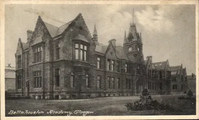 Bellaoushton Academy, Glasgow — vista da academia com seu campanário — editor Marshall & Co.