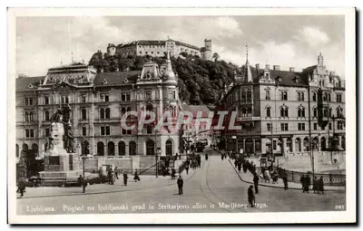 Ljubljana — vista do castelo de Ljubljana e da rua Stritarjeva a partir da praça Marijin trg — série 281