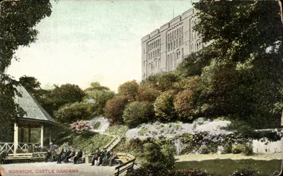 Norwich, Castle Gardens — vista do castelo e do parque — Tuck's Post Card n°4772