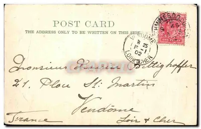 Tarjeta postal antigua Una mujer que alimenta a sus cerdos, granja Glengariff — Reverso