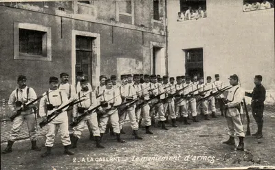 Manuseio de armas na caserna — Strasbourg, 1905 — Strack & Cie, n°2