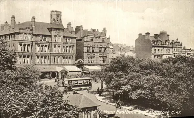 Lord St From Eastbank St, Southport — vista urbana com trem — editor C.47