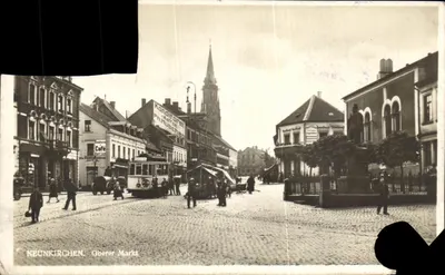 Neunkirchen. Oberer Markt — vista da praça com trêm e igreja — editor não visível