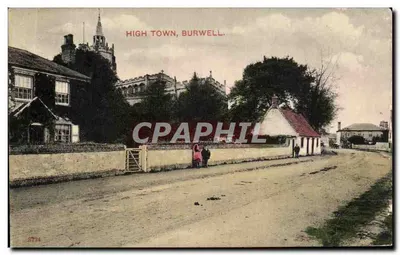 High Town, Burwell — widok z drogi z kościołem i małą chatką — seria Matley