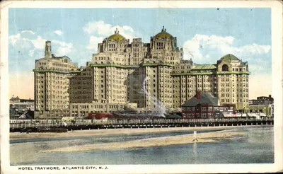 Hotel Traymore, Atlantic City, N.J. — vista panorâmica — editor Post Card Distributing Co. Philadelphie, n° de série 4-63318