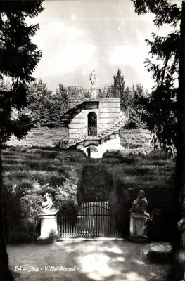 Villa Pisani — Stra — Labirinto — Gioco fallace delle dame e cicisbei al tempo di calcagnini e guardinfanti (dal Fuoco di G. D'Annunzio)