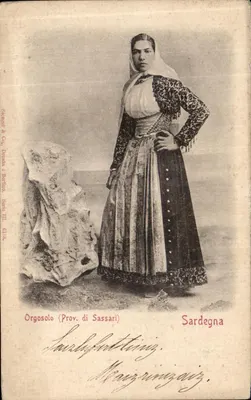 Mulher em traje tradicional — Orgosolo (Província de Sassari) — Stempel & Co, Dresden & Berlino, Série III, n° 6139