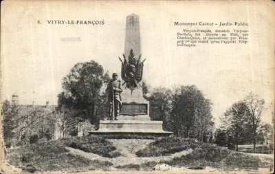 Vitry-le-François — Monumento Carnot no Jardim Público — Editor E. Le Dey, n°8