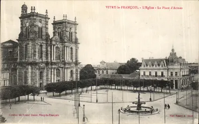 Vitry-le-François — L'Église - La Place d'Armes — Édition du Grand Bazar, Vitry-le-François