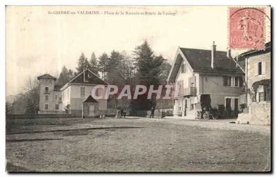 St-Geoire-en-Valdaine — Praça da Basculle e Estrada de Voiron — editor J. Porta, n° 38
