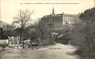 St-LAURENT-du-PONT - Grande Hospital construído pelos Cartusianos — Cliché A. V., Coleção L. P. Grenolde