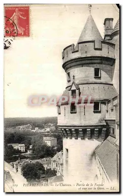 CPA Pierrefonds Le Chateau Partie de la Facade et Vue Sur la Gare