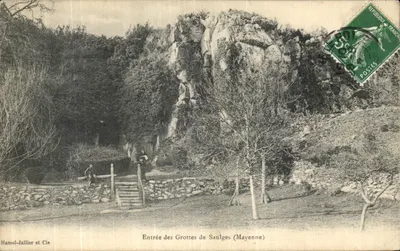 Entrada das Grutas de Saulges (Mayenne) — Hamel-Jallier e Cie — número de série não visível