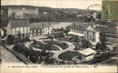 Bagnoles-de-l'Orne — Ogólny widok z ogródka Hôtel de Paris — LL.