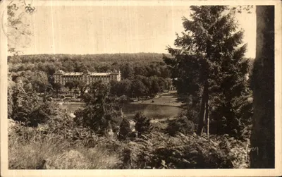 Bagnolles-de-l'Orne — Widok na jezioro i Wielki Hotel — La Douce France, 55