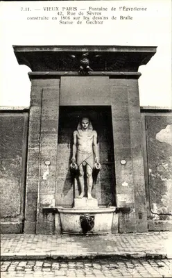 Velho Paris — Fonte da Egípcia, 42 Rue de Sèvres — Estátua de Géchter