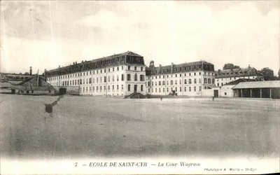 Escola de Saint-Cyr — A Cour Wagram — Fototipia A. Mailly - St-Cyr