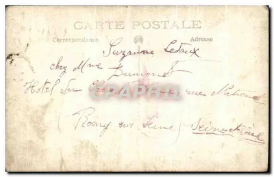 Soldato in uniforme — posa davanti a un recinto — cartolina postale — Verso