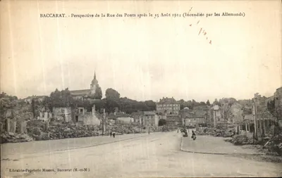 Baccarat - Perspectiva da Rue des Ponts após o 25 de Agosto de 1914 (Incendiada pelos Alemães) — Livraria-Papelaria Massou, Baccarat (M.-e-M.)