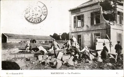 Bilhete postal antigo Maubeuge A Poudrière Militaria