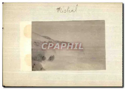 A grande praia em Mistral — dia do Mistral — editor não visível — Verso