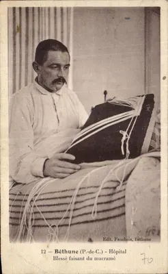 Béthune (P.-de-C.) — Ferido fazendo macramé — Edit. Fauchois, Béthune