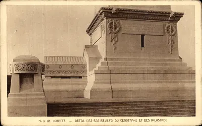 N.-D. de Lorette — Detalhe dos bas-reliefs, do cemitério e das pilastres