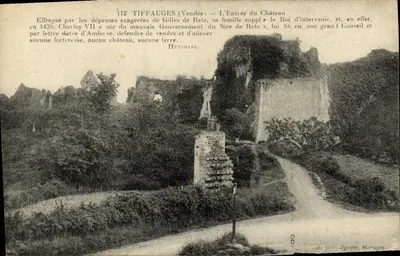 Tiffauges (Vendée) — A Entrada do Castelo — Huysmans, n°112