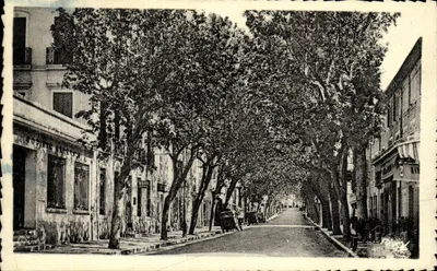 Pertuis (Vaucluse) — Cours de la République — editor desconhecido, número de série não visível