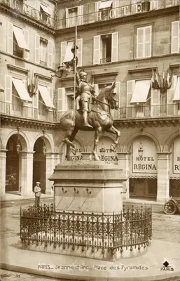 Joana d'Arc — Praça das Pirâmides — Hotel Regina, Paris
