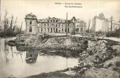 Pinon — Entrada do Castelo — B. Nougard e H. Lentrail, Sèvres