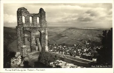 Ruínas da Gräfinburg perto de Traben-Trarbach — vista panorâmica — Fot. F.G. Zeitz No.1162