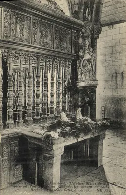 Saint-Herbot (Finistère) — A igreja, estátua de madeira de vaca com chifres (século XV) — ND Phot.