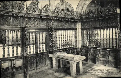 Interior da Capela de Saint-Herbot — Jubé e Túmulo — n° 354