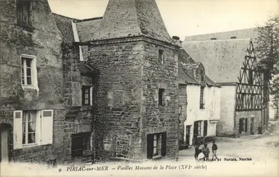 Piriac-sur-Mer — Oude Huizen op de Plein (16e eeuw) — Artigaud et Nozais, Nantes